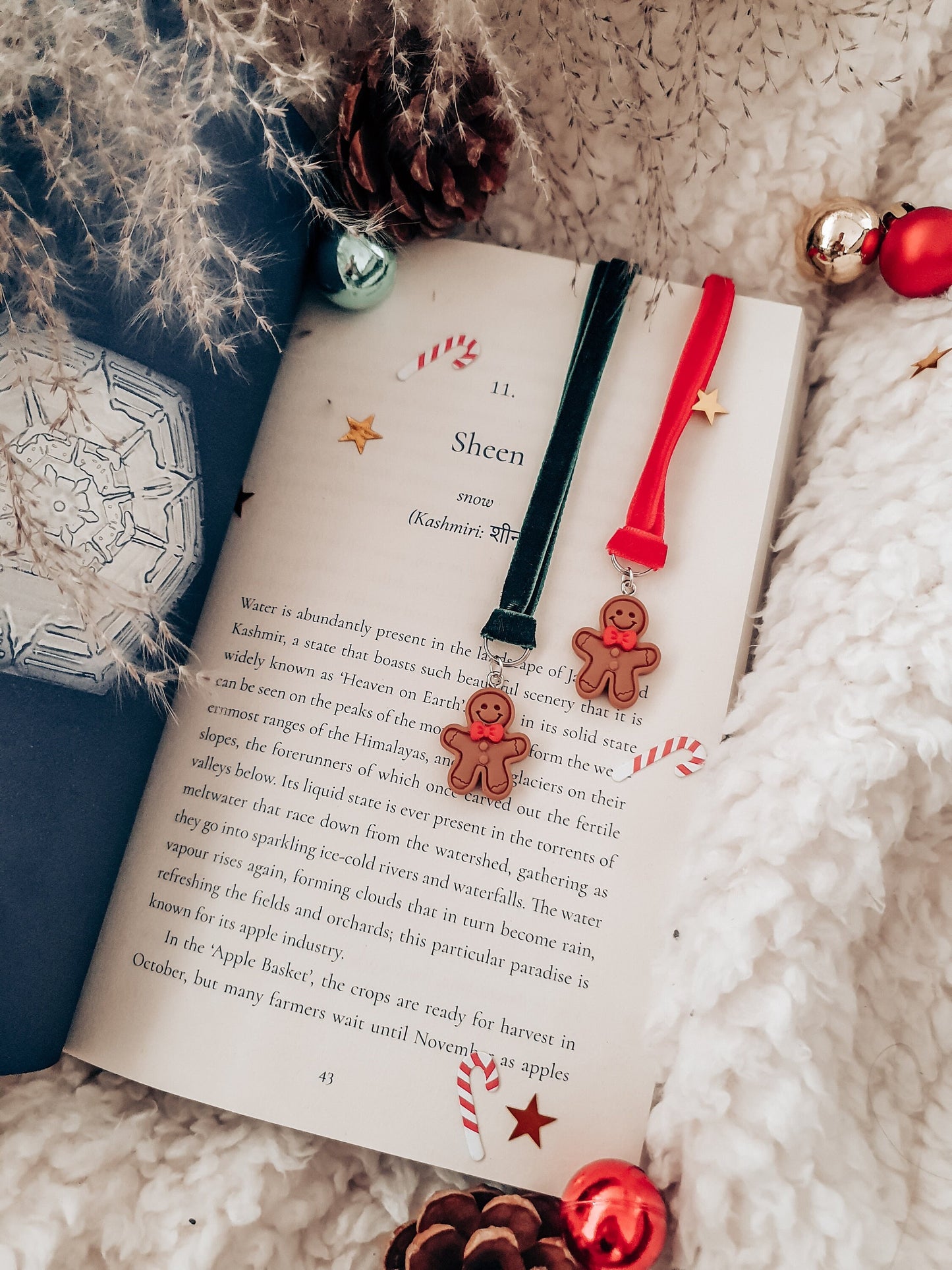 Gingerbread Christmas Charm Bookmark | Charm and Ribbon Bookmark | Small Bookmark | Velvet Ribbon | Book Charm | Festive Charm Bookmark