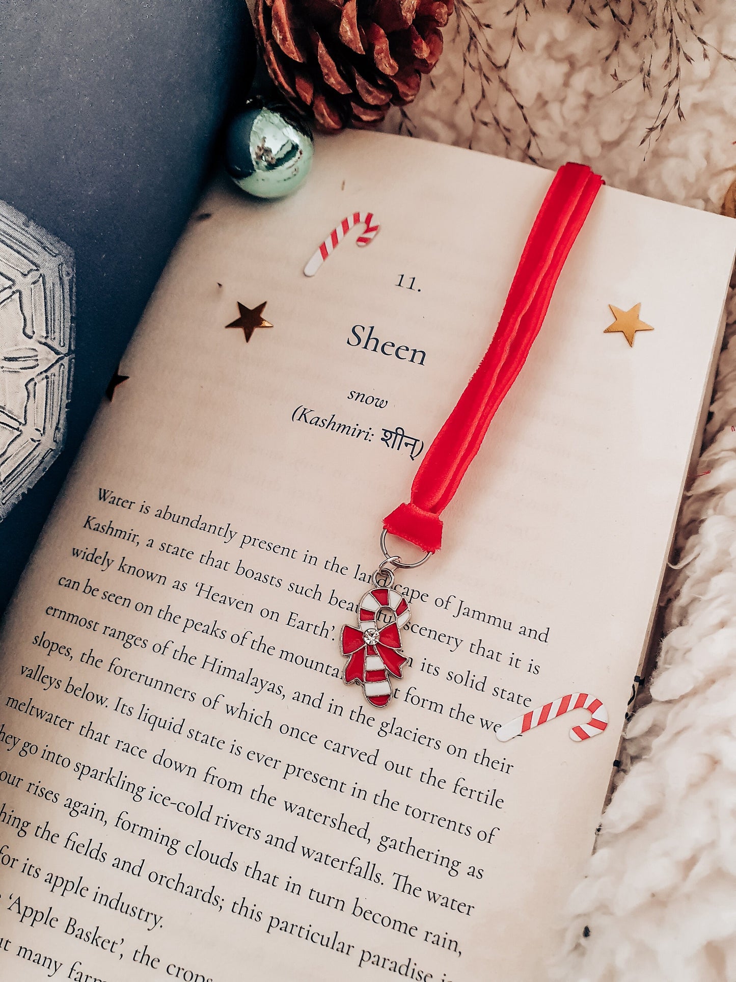 Candy Cane Christmas Charm Bookmark | Charm and Ribbon Bookmark | Small Bookmark | Velvet Ribbon | Book Charm | Festive Charm Bookmark
